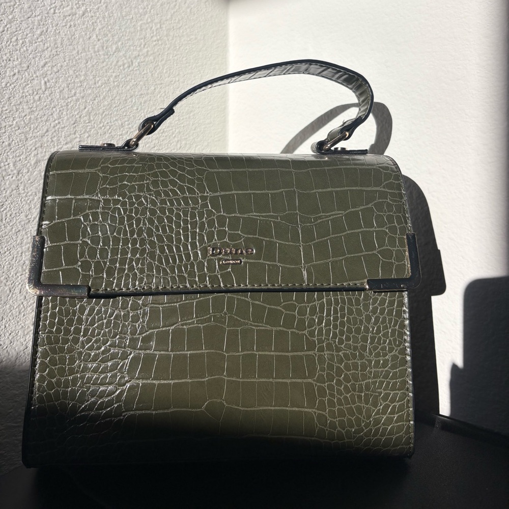 Elegant Olive Green Crocodile-Embossed Handbag